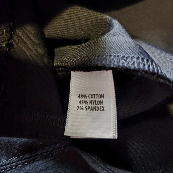 St. John Cropped Pants - Picture 6 of 6